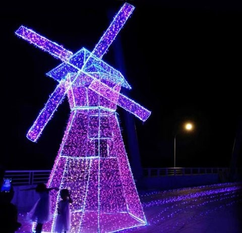 Pinwheel Light Christmas decoration light by JKPARKRIDES