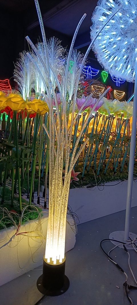 Linear Icicle Christmas decoration light by JKPARKRIDES