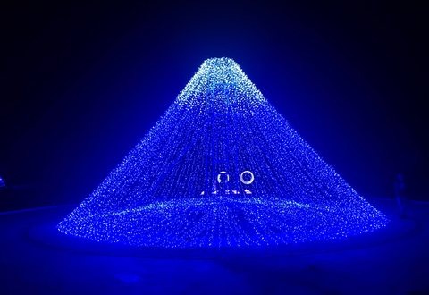 Mount Fuji Christmas decoration light by JKPARKRIDES