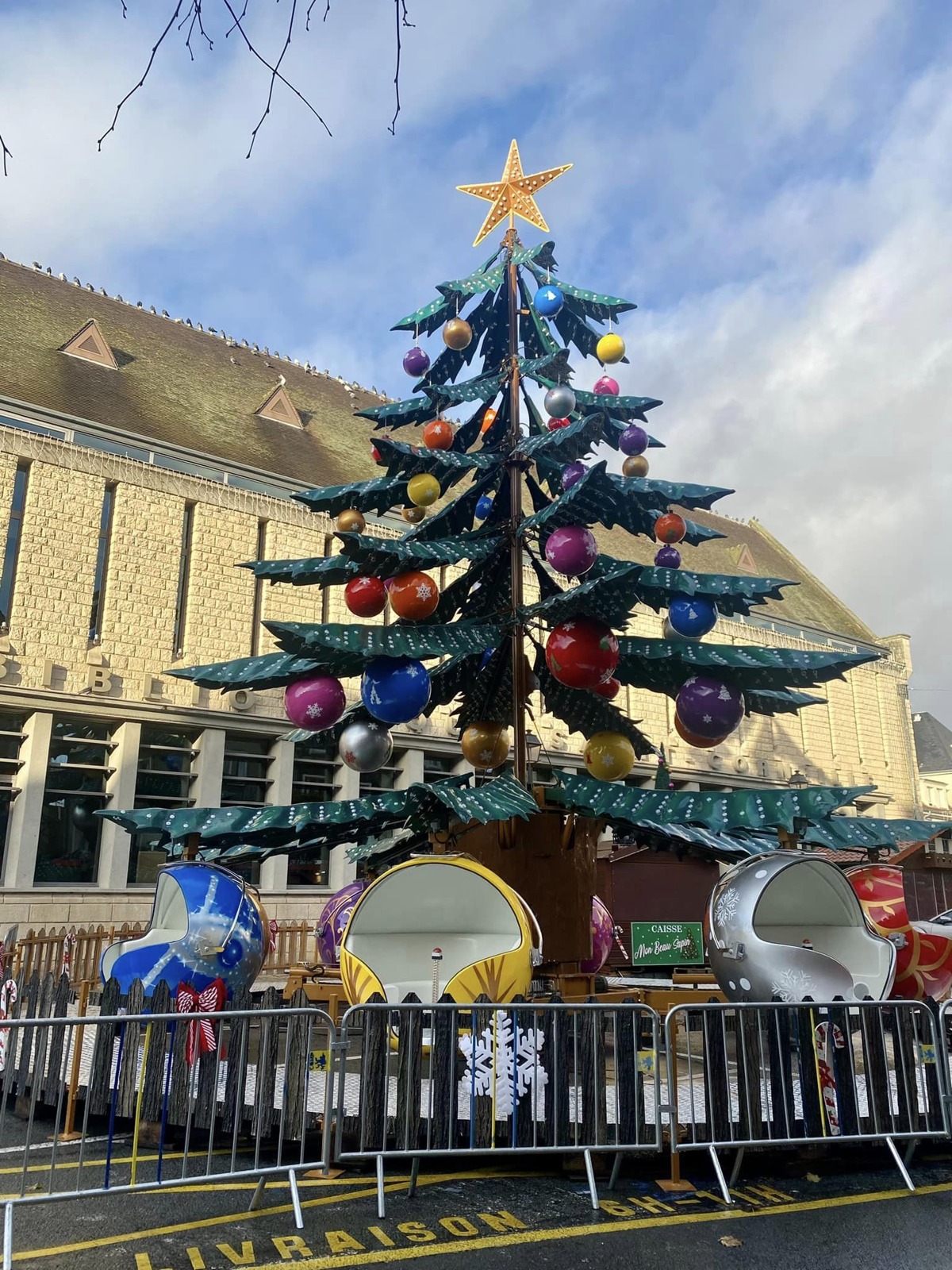 Christmas Tree Ride — overall equipment view