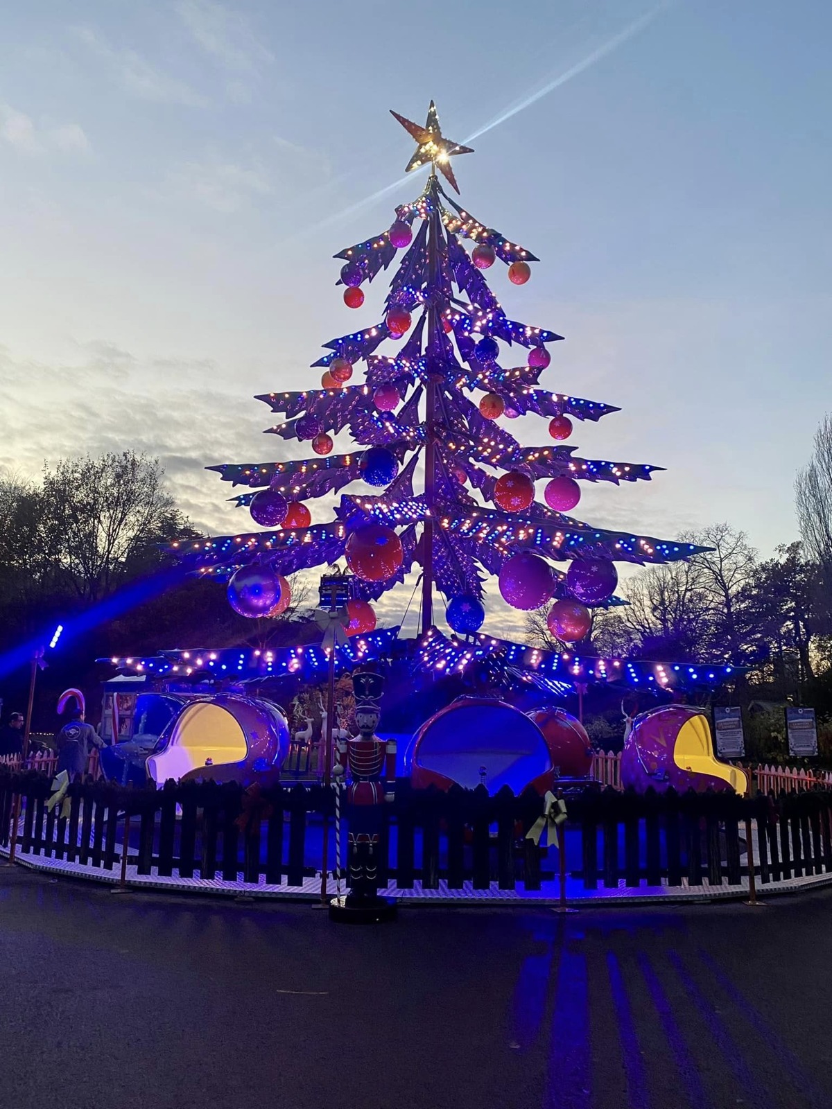 Christmas Tree Ride — additional view of the equipment