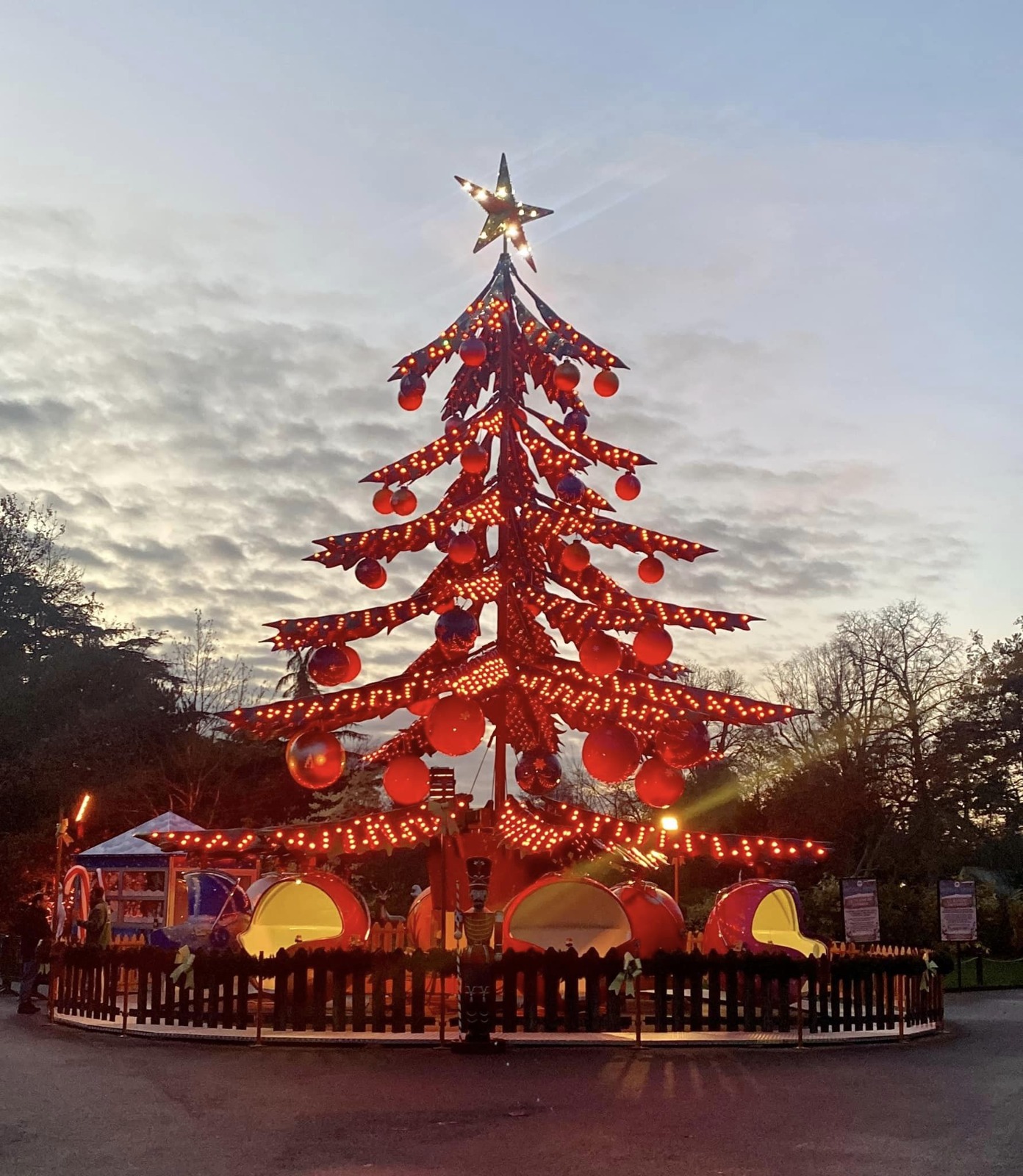 Christmas Tree Ride — additional view of the equipment