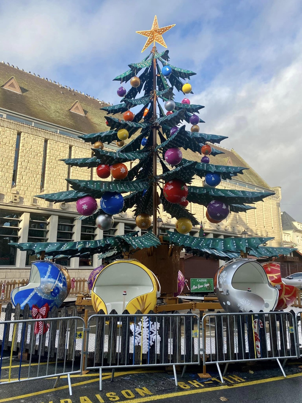 Christmas Tree Ride — additional view of the equipment