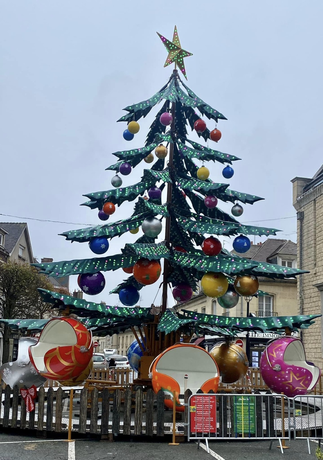 Christmas Tree Ride — additional view of the equipment