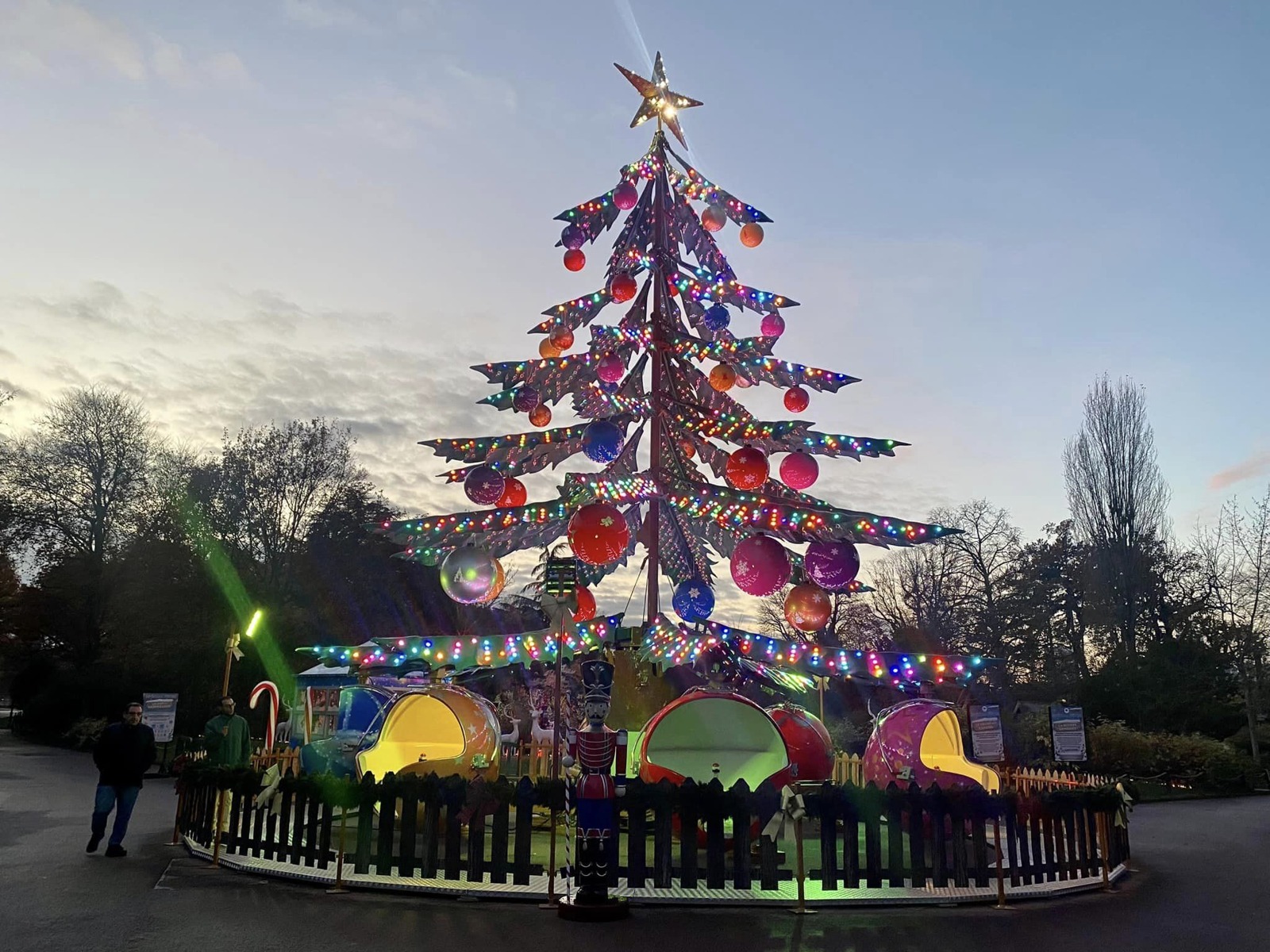 Christmas Tree Ride — additional view of the equipment