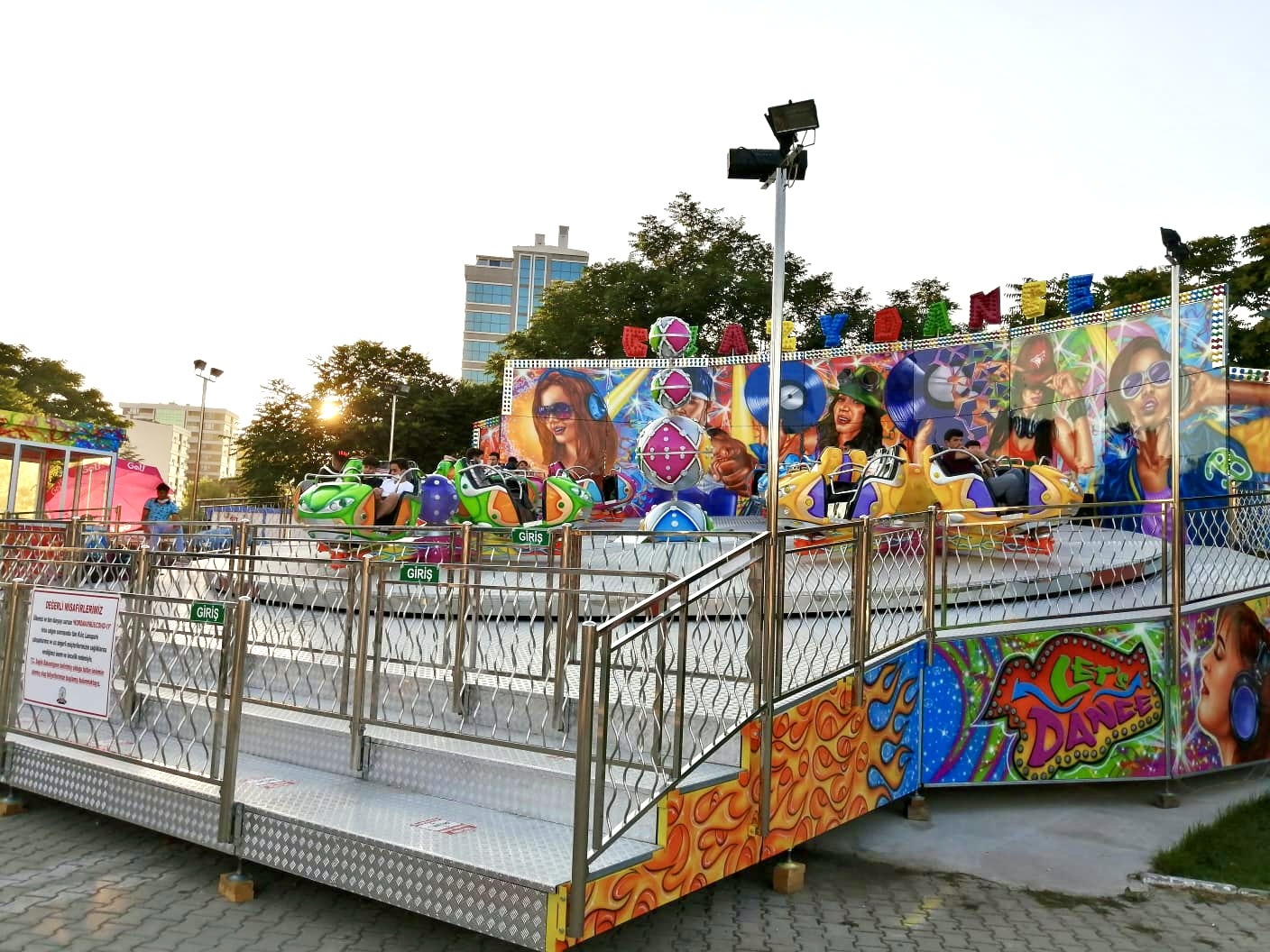 Crazy Dance — overall equipment view