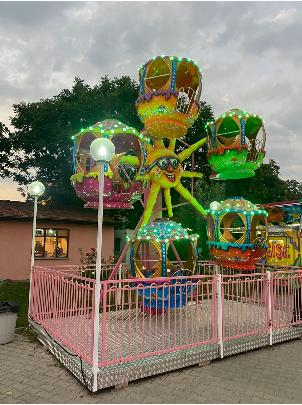 Mini Chair Swing Ride — overall equipment view