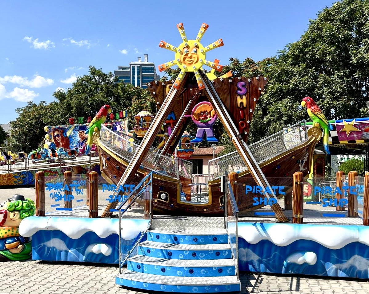 Mini Pirate Ship — overall equipment view