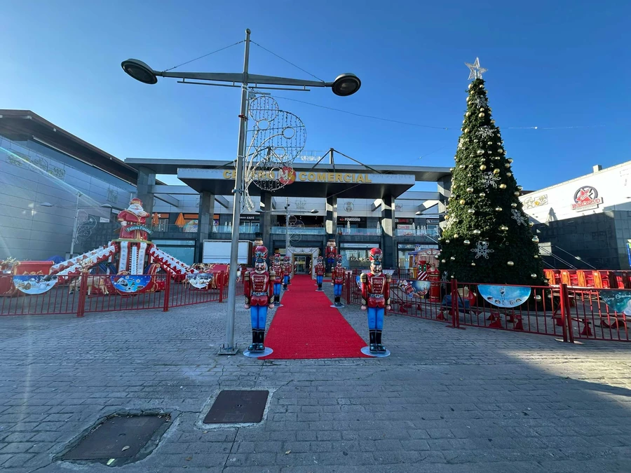 Flying Santa — 16 Riders by JKPARKRIDES
