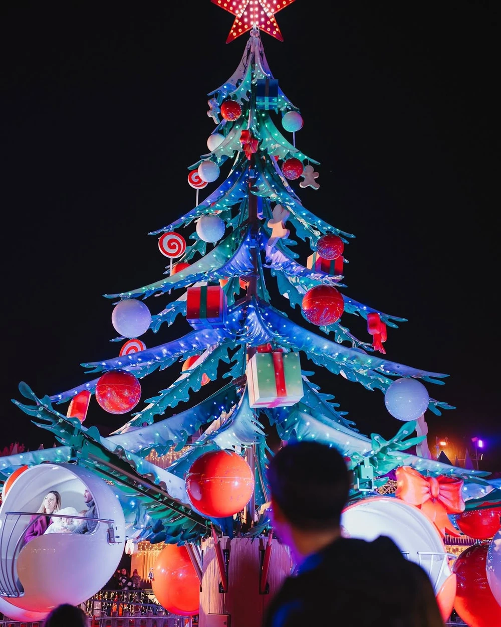 Christmas Tree Ride operating scene by JKPARKRIDES