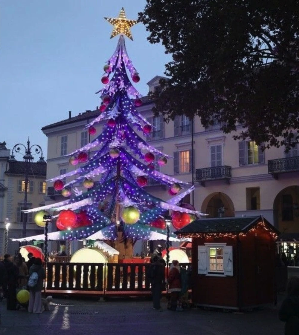 Christmas Tree Ride operating scene by JKPARKRIDES